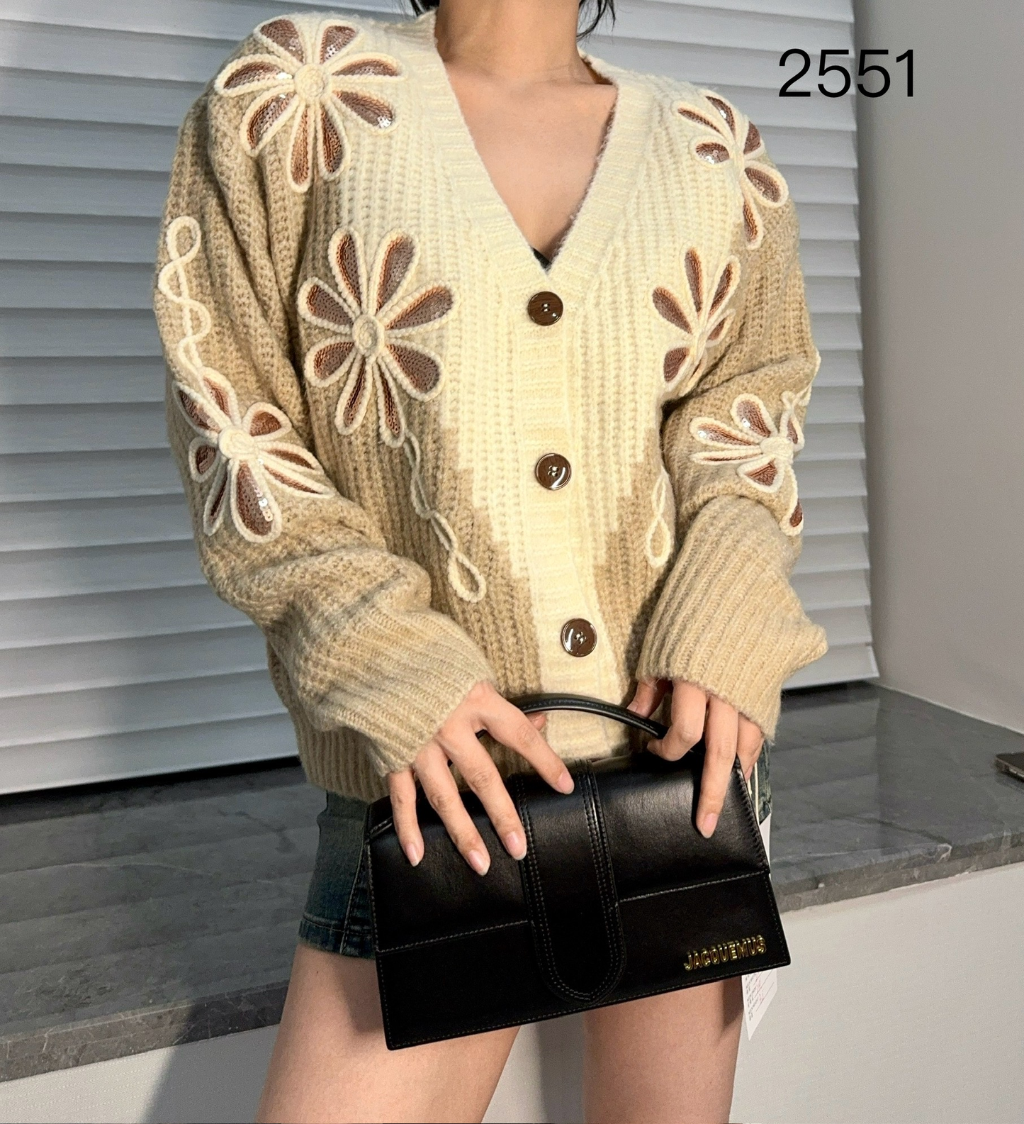 Women's fashion V-neck  long-sleeved sweater cardigan.