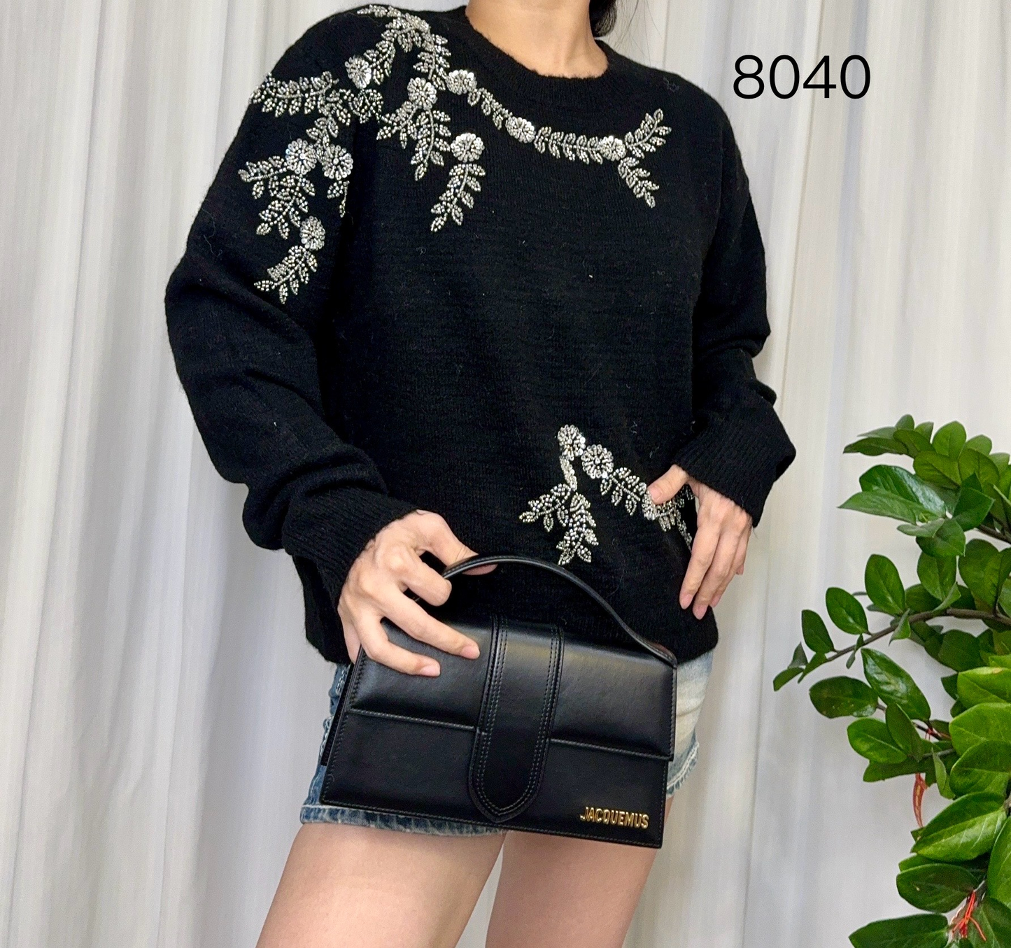 Women's fashion long-sleeved sweater.