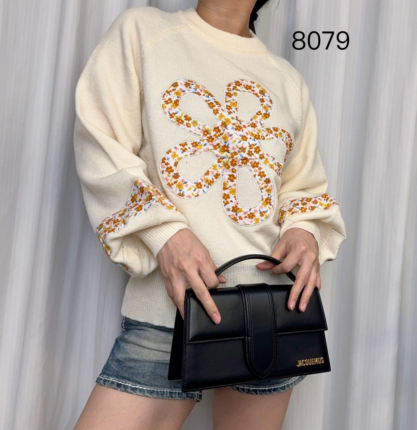 Women's fashion long-sleeved sweater.