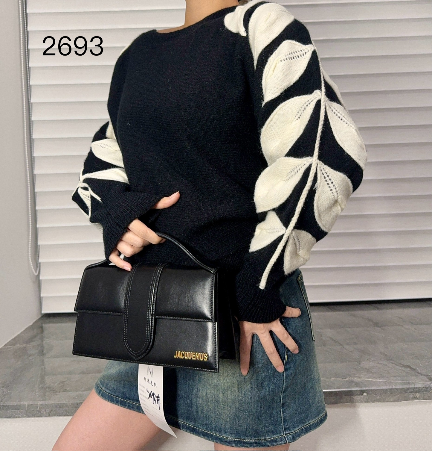 Women's fashion long-sleeved sweater.