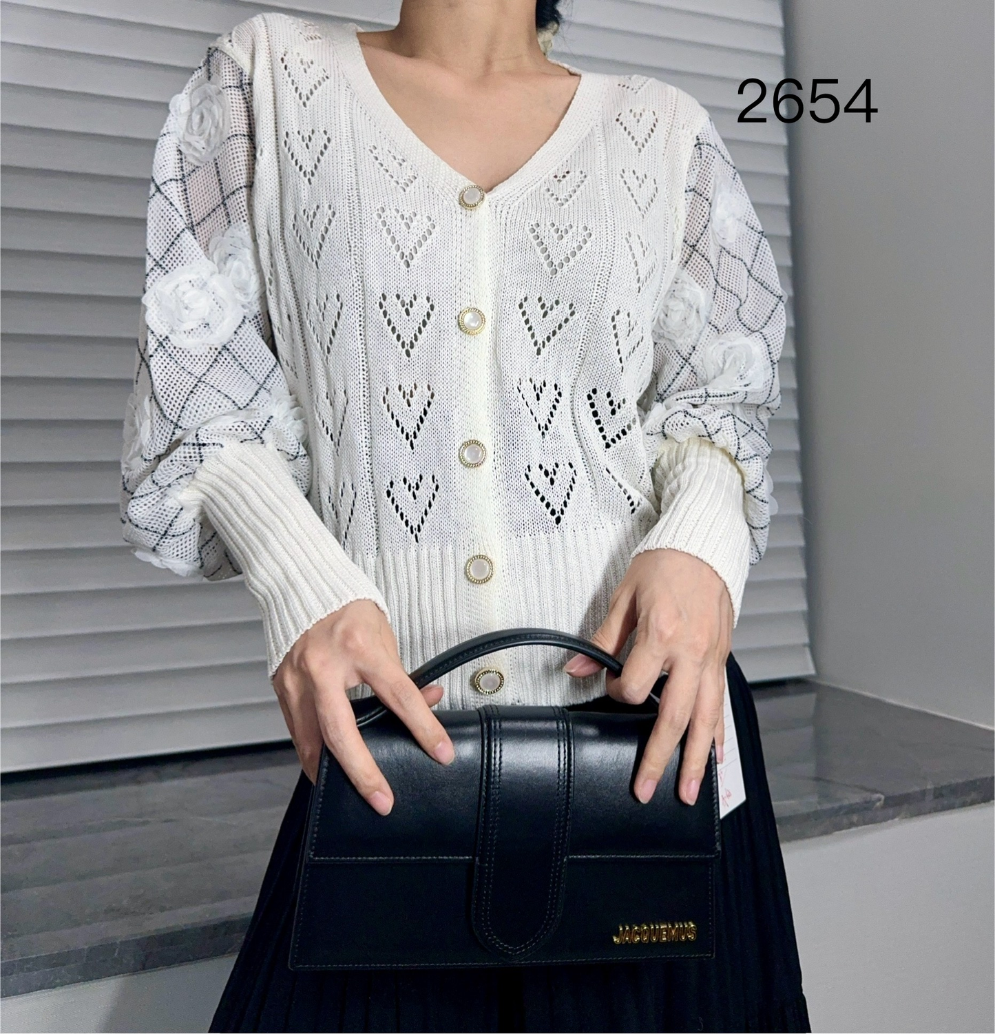 Women's fashion V-neck patchwork long-sleeved sweater cardigan.