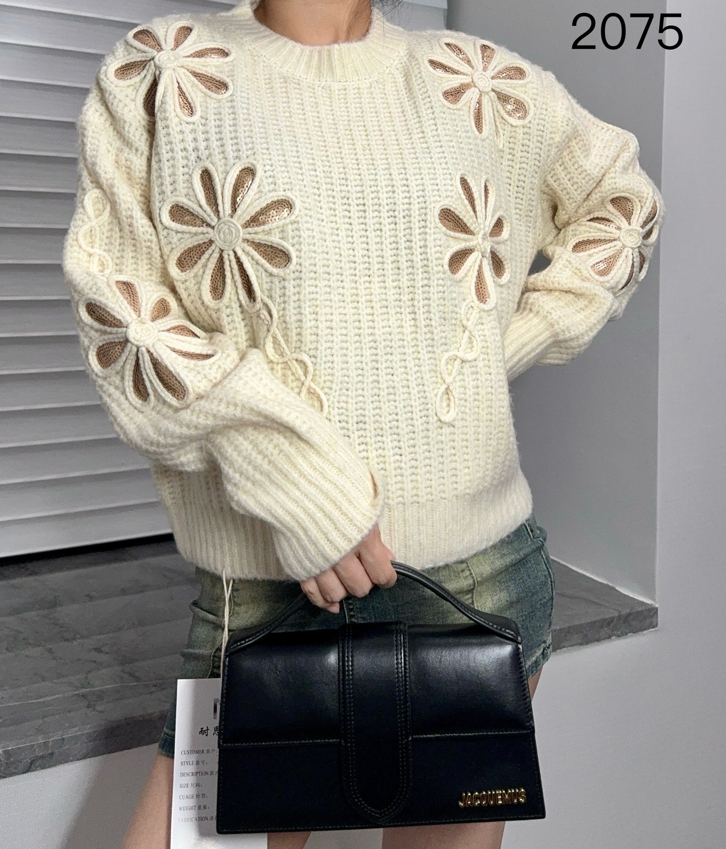 Women's fashion long-sleeved sweater.