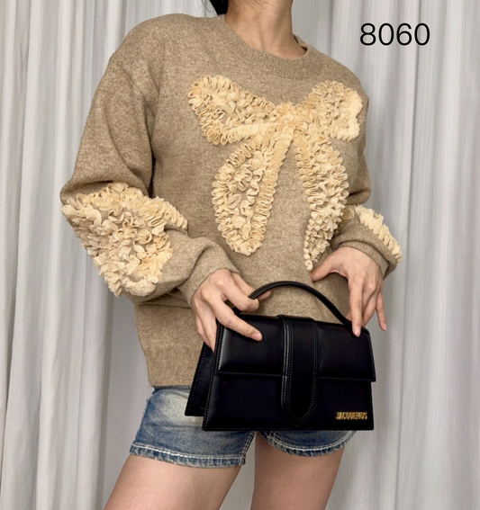 Women's fashion long-sleeved sweater.